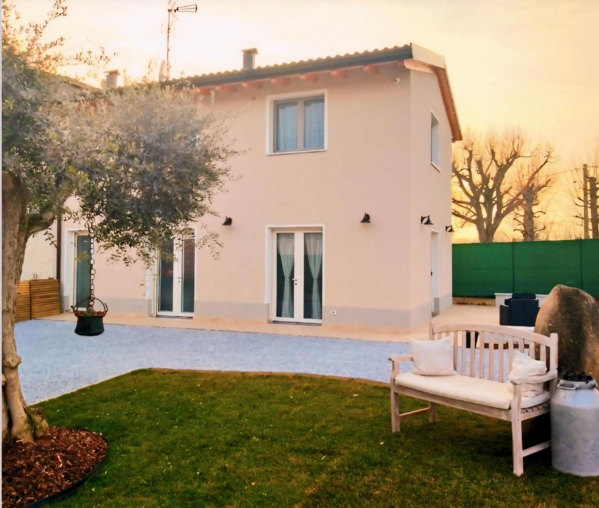 Casa Autunno Hotel Monzambano Buitenkant foto